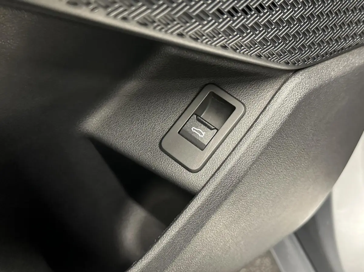 218i LEER CAMERA CARPLAY NAVI CRUISE LM ECC.