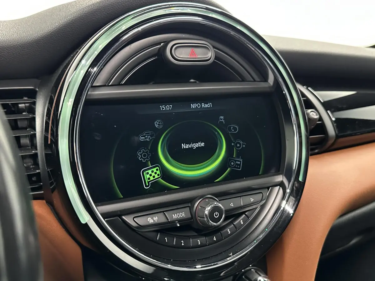 1.5 Cooper Chili Serious Business PANO NAVI CAMERA ECC STOELVERWARMING.