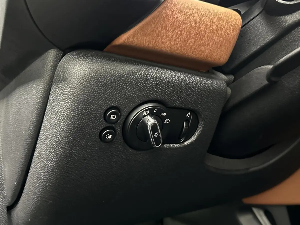 1.5 Cooper Chili Serious Business PANO NAVI CAMERA ECC STOELVERWARMING.
