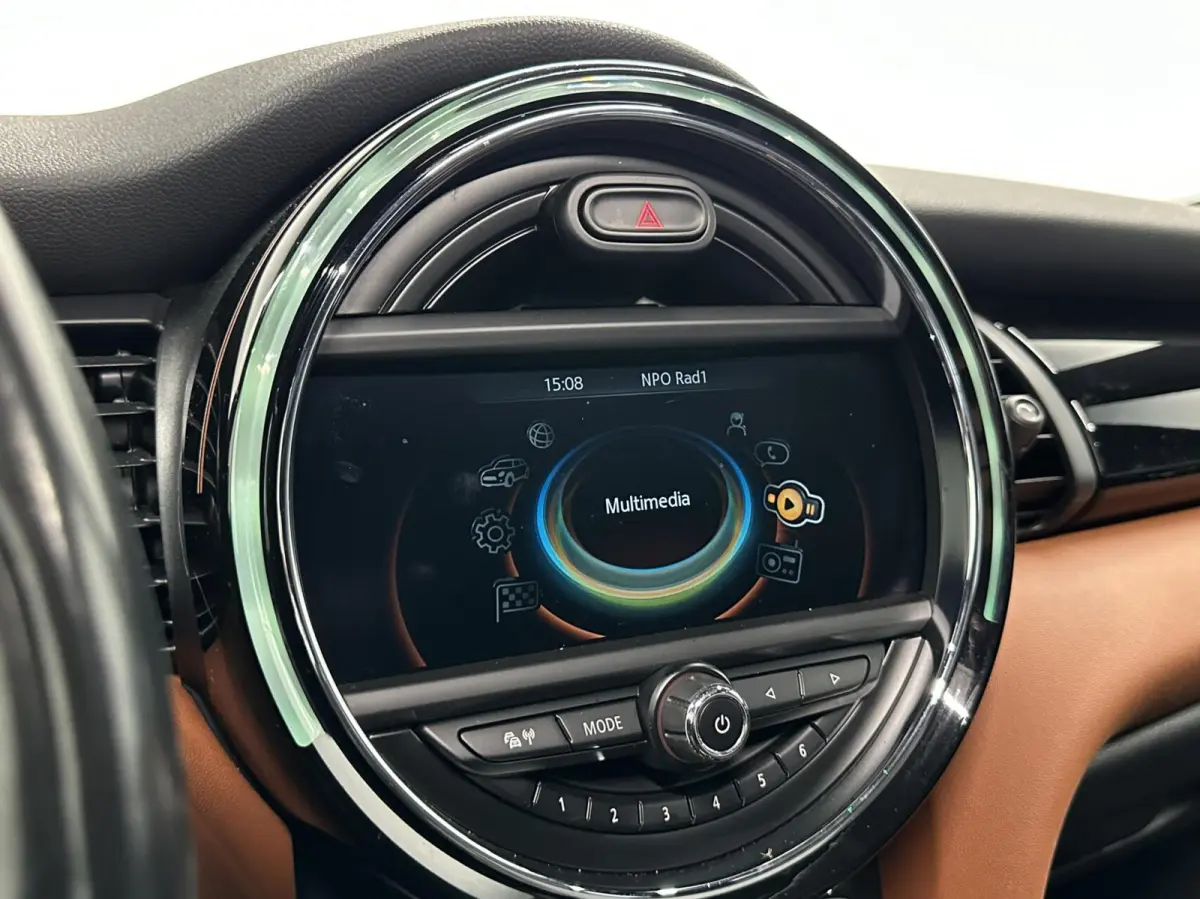1.5 Cooper Chili Serious Business PANO NAVI CAMERA ECC STOELVERWARMING.