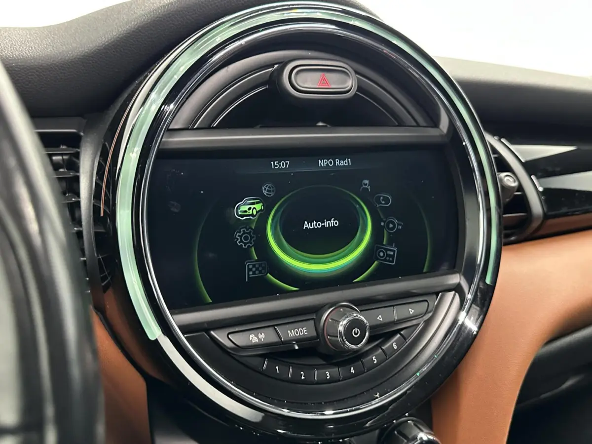 1.5 Cooper Chili Serious Business PANO NAVI CAMERA ECC STOELVERWARMING.