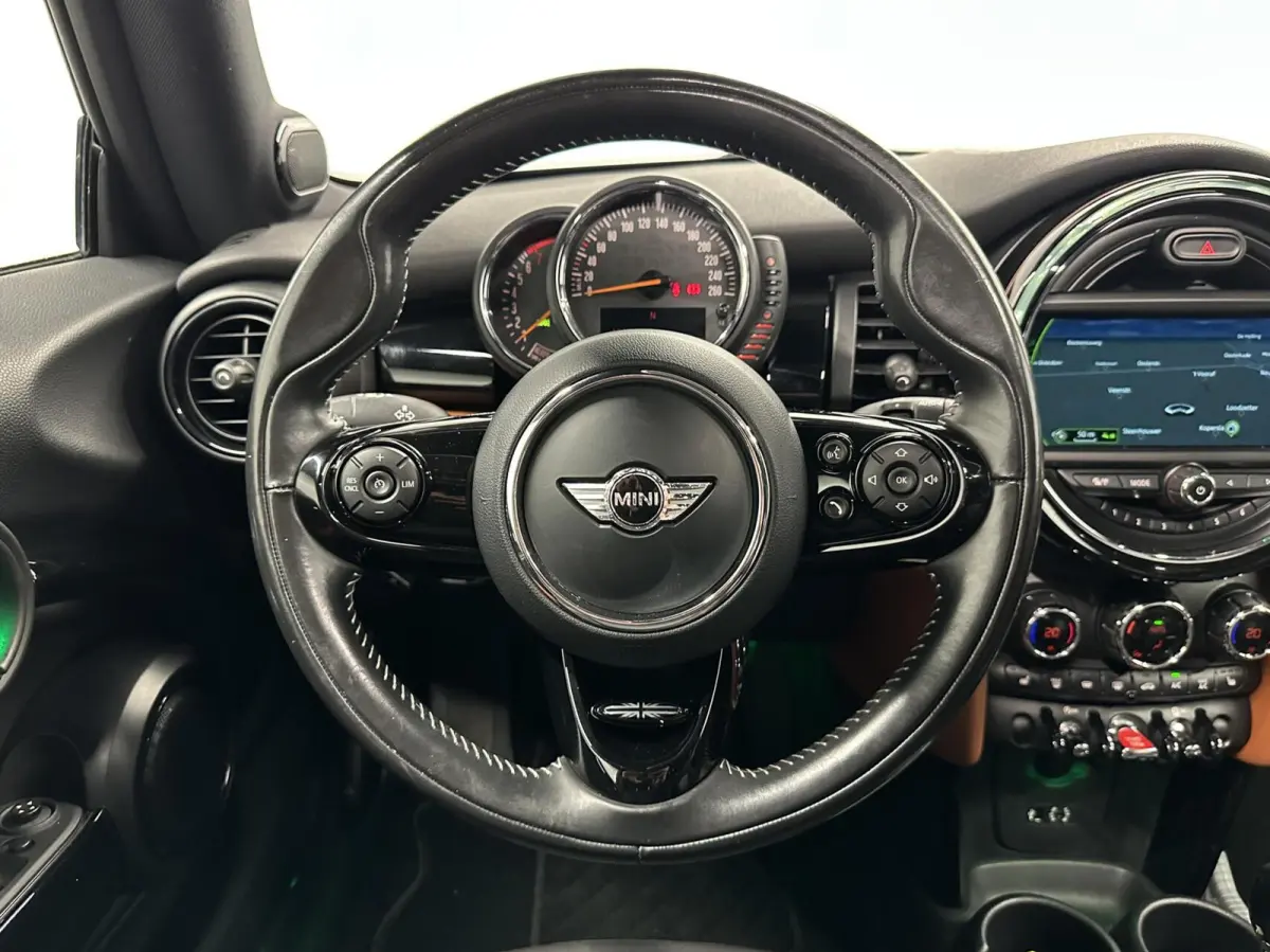 1.5 Cooper Chili Serious Business PANO NAVI CAMERA ECC STOELVERWARMING.