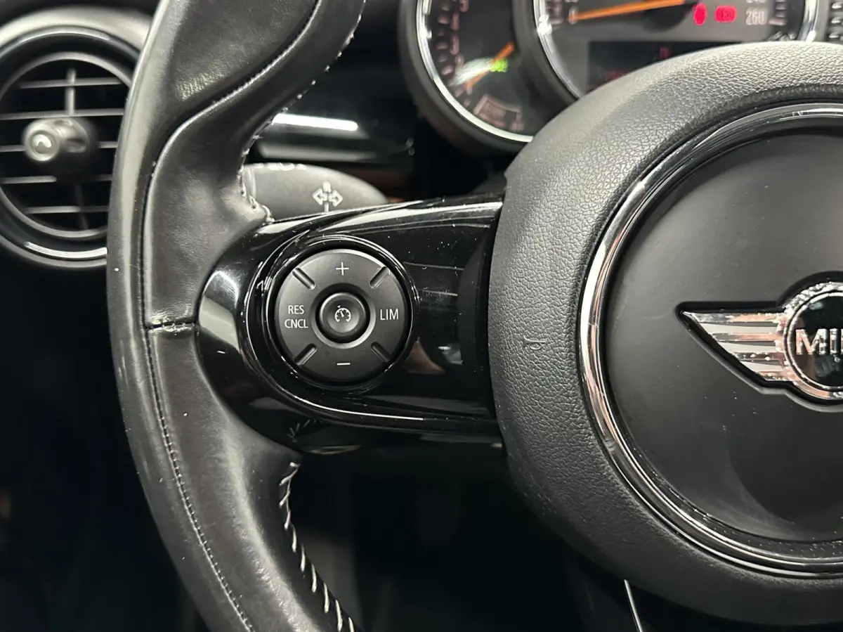 1.5 Cooper Chili Serious Business PANO NAVI CAMERA ECC STOELVERWARMING.