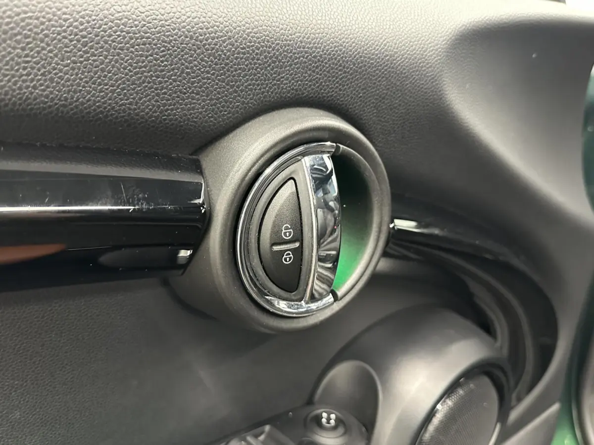 1.5 Cooper Chili Serious Business PANO NAVI CAMERA ECC STOELVERWARMING.