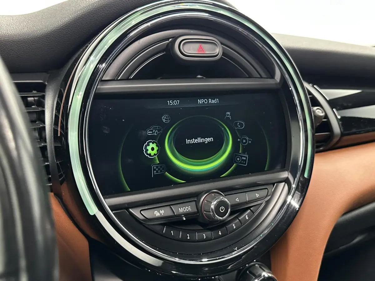 1.5 Cooper Chili Serious Business PANO NAVI CAMERA ECC STOELVERWARMING.