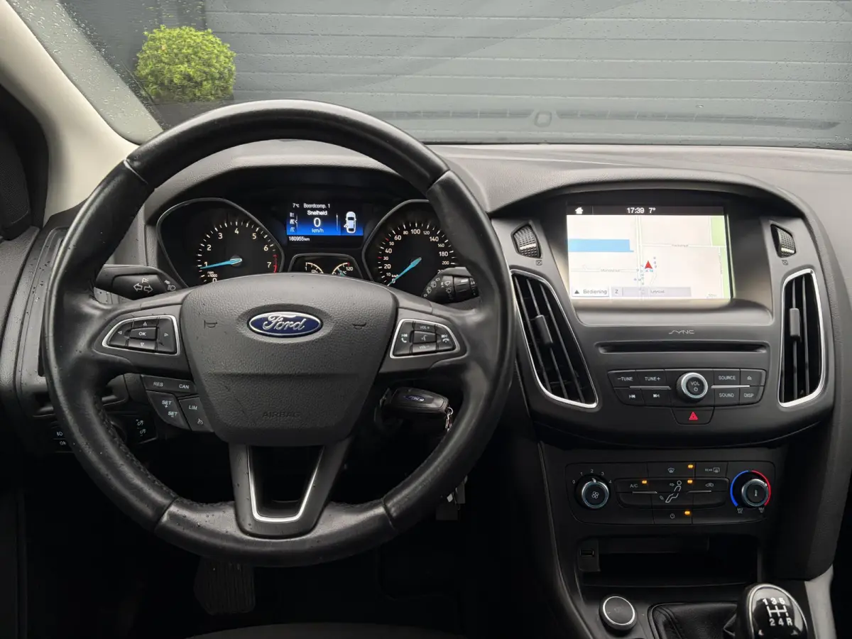 1.0 Lease Edition ✓2e Eigenaar✓Navi✓Trekhaak✓Carplay✓Lm velgen✓Pdc✓101pk✓Bj 12-2017✓4 Elekt Ramen✓N.A.P✓Apk tot 08-2027