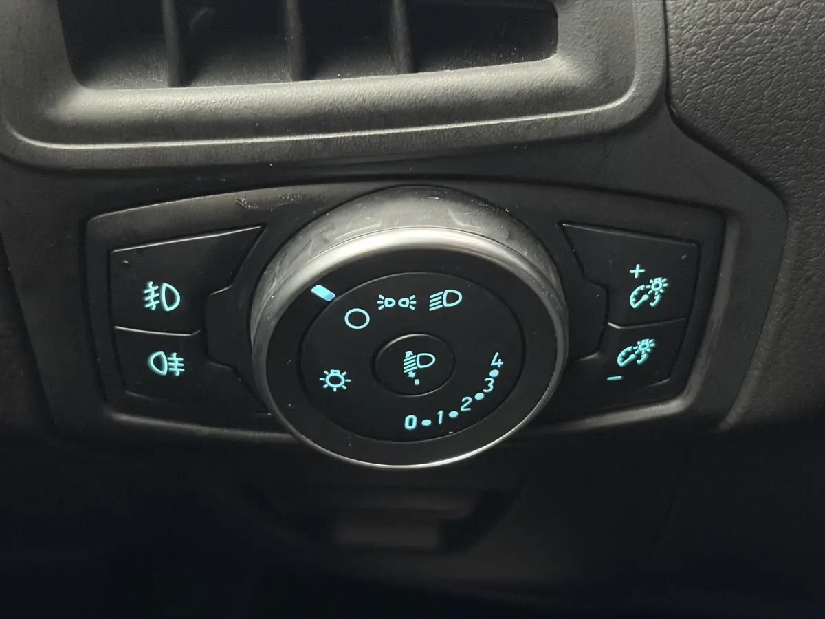 1.0 Lease Edition ✓2e Eigenaar✓Navi✓Trekhaak✓Carplay✓Lm velgen✓Pdc✓101pk✓Bj 12-2017✓4 Elekt Ramen✓N.A.P✓Apk tot 08-2027