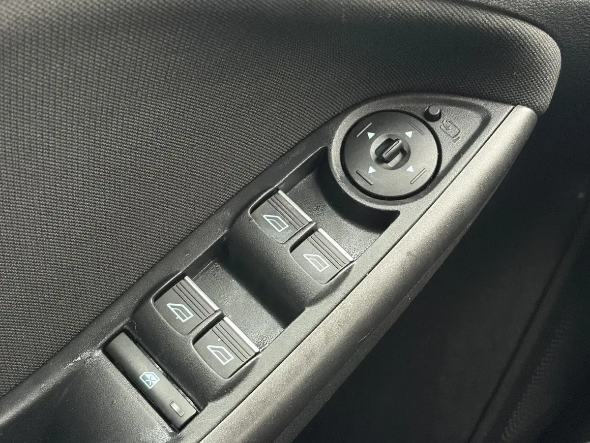1.0 Lease Edition ✓2e Eigenaar✓Navi✓Trekhaak✓Carplay✓Lm velgen✓Pdc✓101pk✓Bj 12-2017✓4 Elekt Ramen✓N.A.P✓Apk tot 08-2027