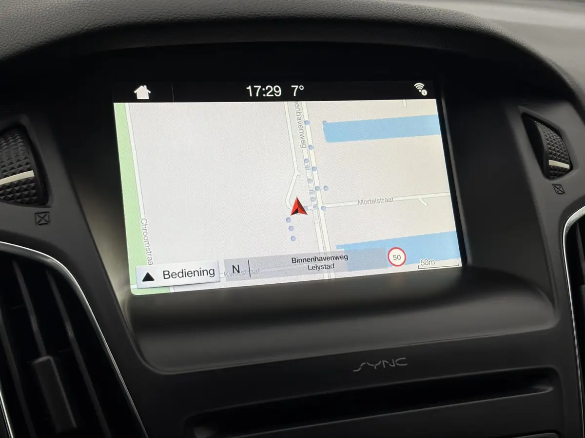 1.0 Lease Edition ✓2e Eigenaar✓Navi✓Trekhaak✓Carplay✓Lm velgen✓Pdc✓101pk✓Bj 12-2017✓4 Elekt Ramen✓N.A.P✓Apk tot 08-2027