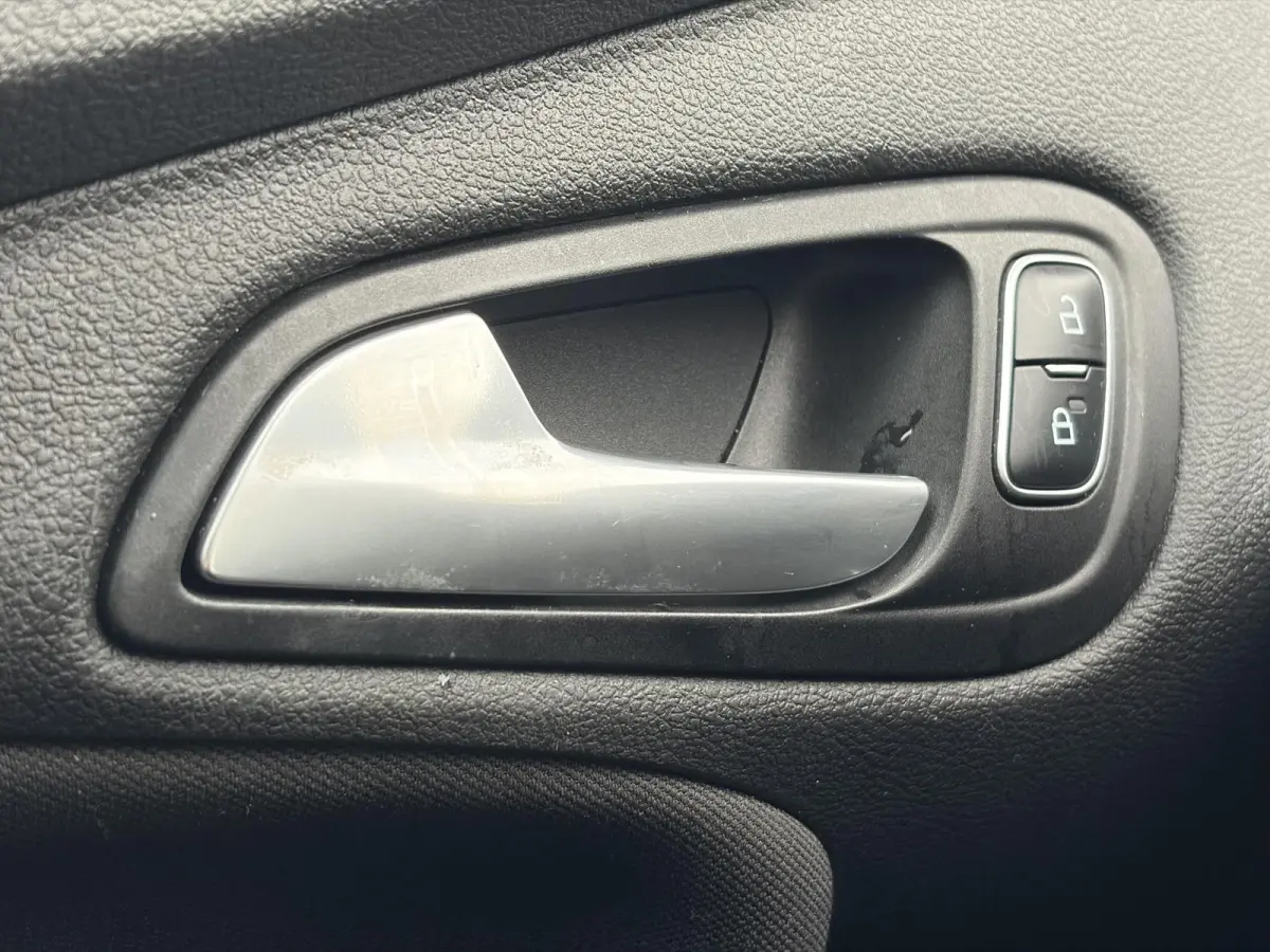 1.0 Lease Edition ✓2e Eigenaar✓Navi✓Trekhaak✓Carplay✓Lm velgen✓Pdc✓101pk✓Bj 12-2017✓4 Elekt Ramen✓N.A.P✓Apk tot 08-2027
