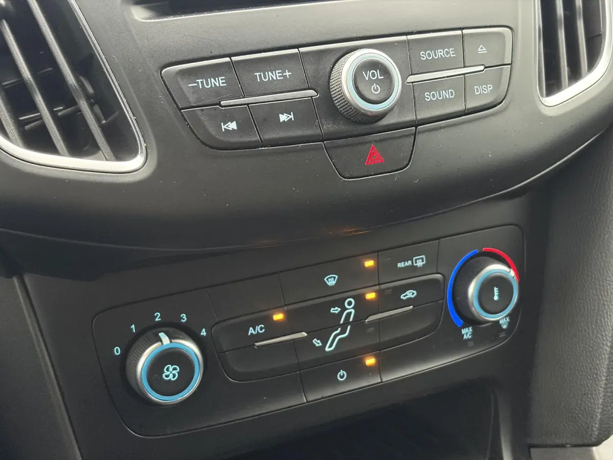 1.0 Lease Edition ✓2e Eigenaar✓Navi✓Trekhaak✓Carplay✓Lm velgen✓Pdc✓101pk✓Bj 12-2017✓4 Elekt Ramen✓N.A.P✓Apk tot 08-2027