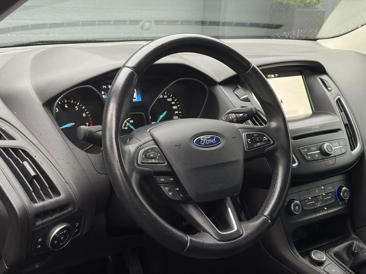 1.0 Lease Edition ✓2e Eigenaar✓Navi✓Trekhaak✓Carplay✓Lm velgen✓Pdc✓101pk✓Bj 12-2017✓4 Elekt Ramen✓N.A.P✓Apk tot 08-2027