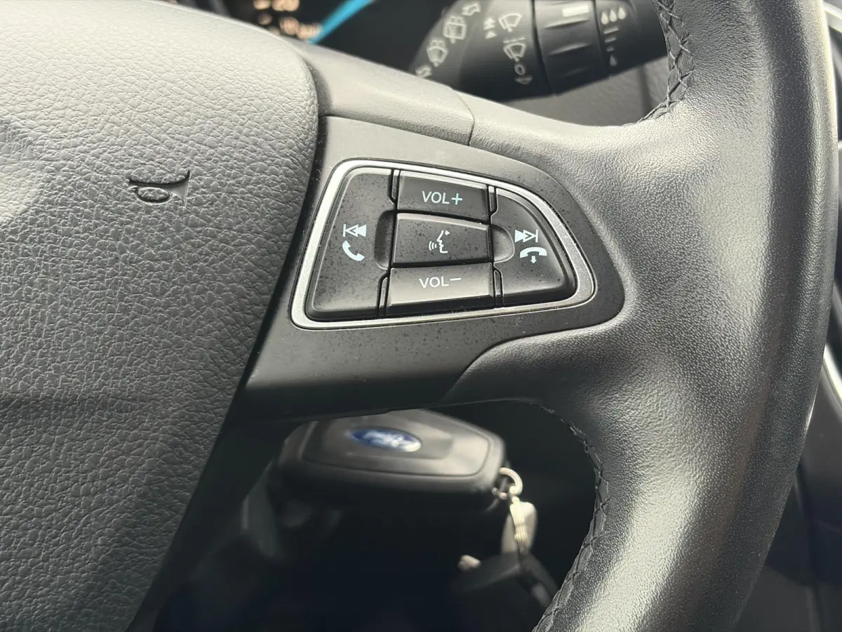 1.0 Lease Edition ✓2e Eigenaar✓Navi✓Trekhaak✓Carplay✓Lm velgen✓Pdc✓101pk✓Bj 12-2017✓4 Elekt Ramen✓N.A.P✓Apk tot 08-2027