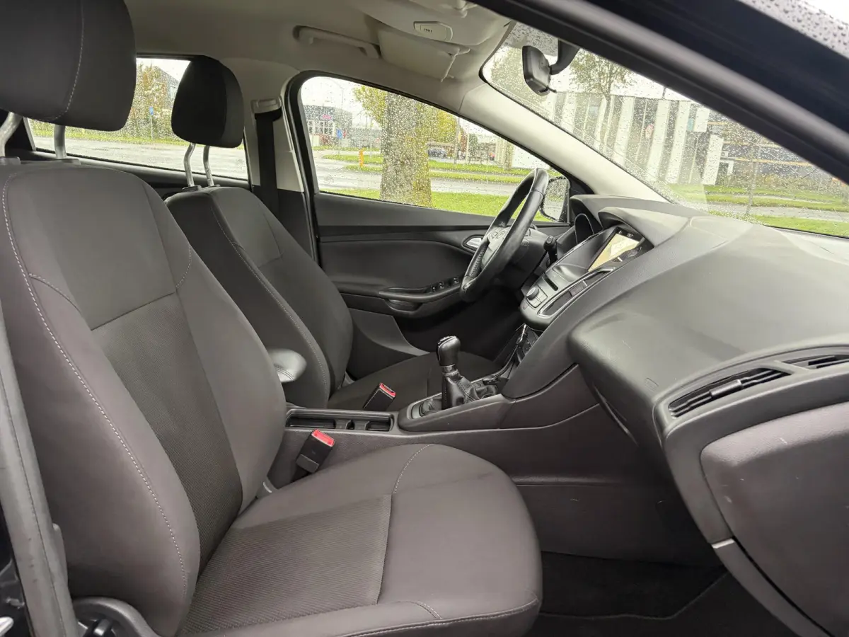 1.0 Lease Edition ✓2e Eigenaar✓Navi✓Trekhaak✓Carplay✓Lm velgen✓Pdc✓101pk✓Bj 12-2017✓4 Elekt Ramen✓N.A.P✓Apk tot 08-2027