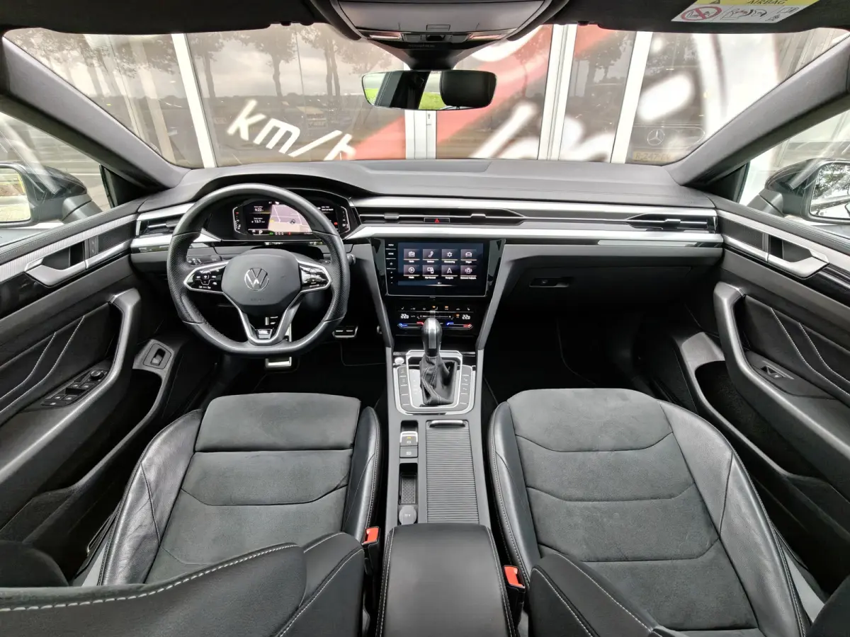 SB 2.0 TSI R-Line Business+ / Automaat / Camera / Carplay / Pano /