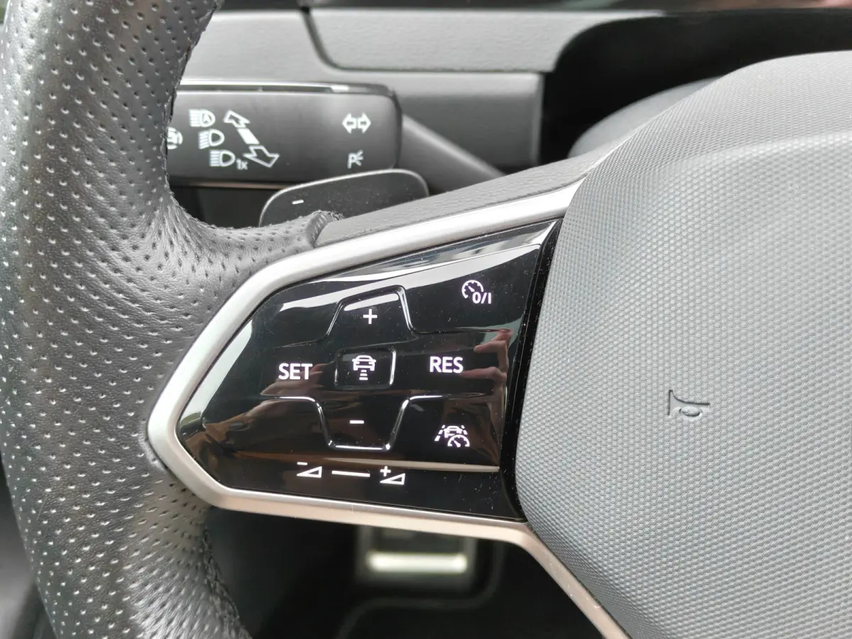 SB 2.0 TSI R-Line Business+ / Automaat / Camera / Carplay / Pano /