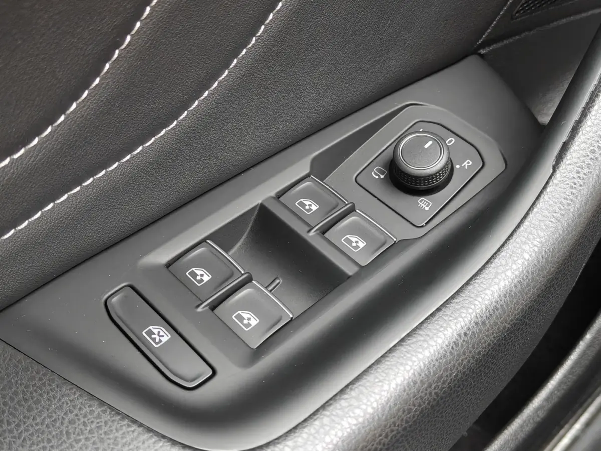 SB 2.0 TSI R-Line Business+ / Automaat / Camera / Carplay / Pano /
