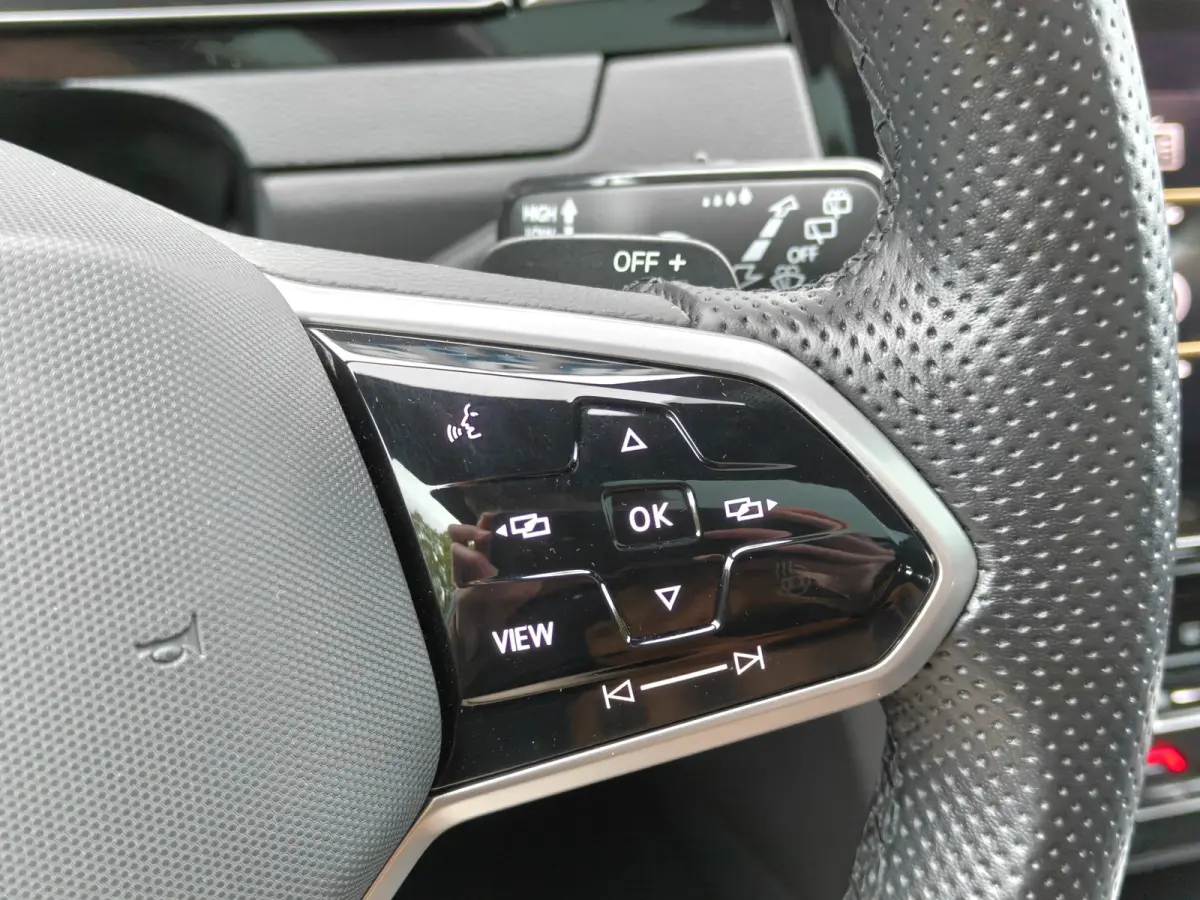 SB 2.0 TSI R-Line Business+ / Automaat / Camera / Carplay / Pano /