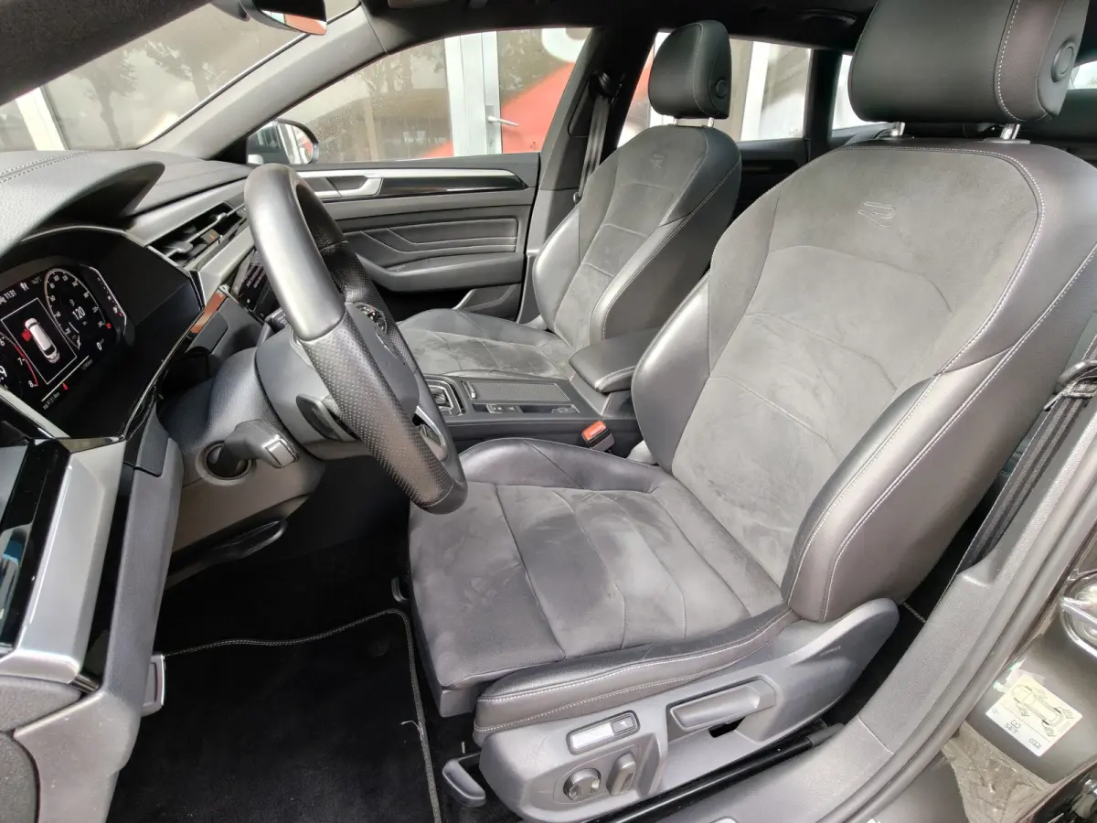 SB 2.0 TSI R-Line Business+ / Automaat / Camera / Carplay / Pano /