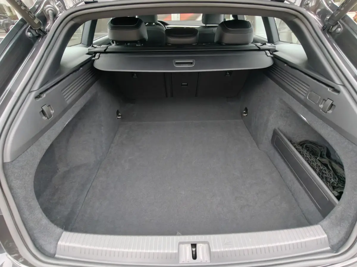SB 2.0 TSI R-Line Business+ / Automaat / Camera / Carplay / Pano /