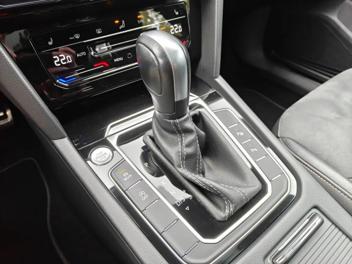 SB 2.0 TSI R-Line Business+ / Automaat / Camera / Carplay / Pano /