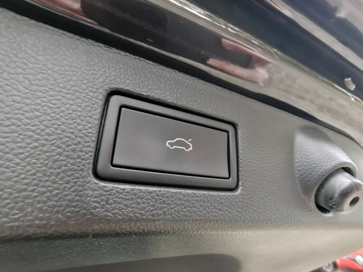 SB 2.0 TSI R-Line Business+ / Automaat / Camera / Carplay / Pano /