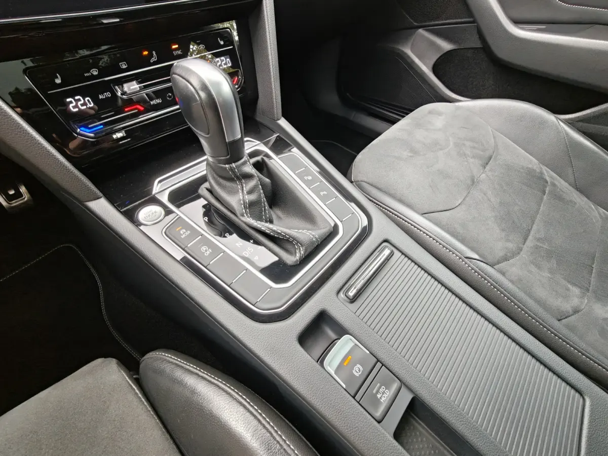 SB 2.0 TSI R-Line Business+ / Automaat / Camera / Carplay / Pano /