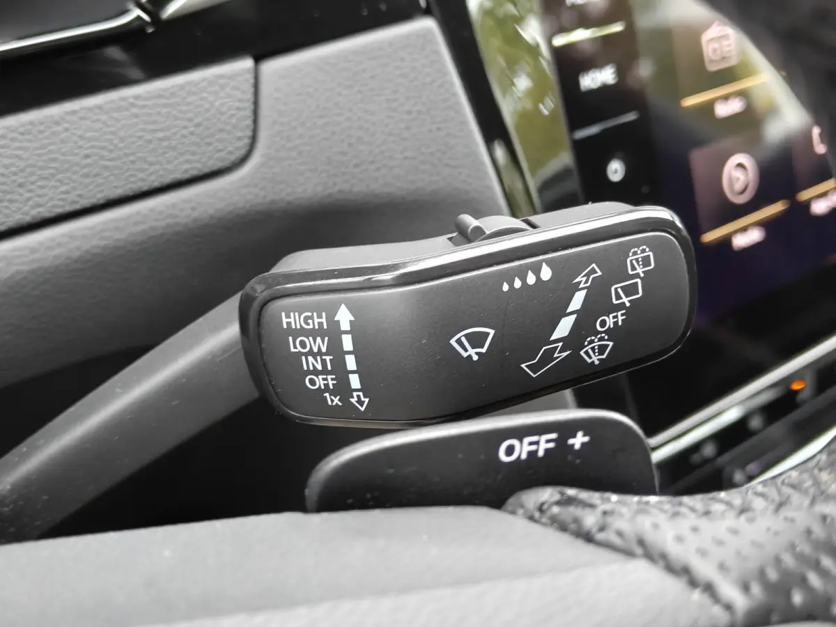 SB 2.0 TSI R-Line Business+ / Automaat / Camera / Carplay / Pano /