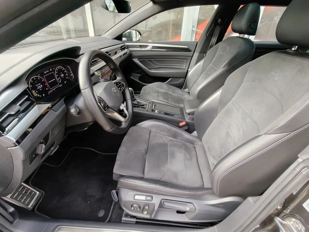 SB 2.0 TSI R-Line Business+ / Automaat / Camera / Carplay / Pano /