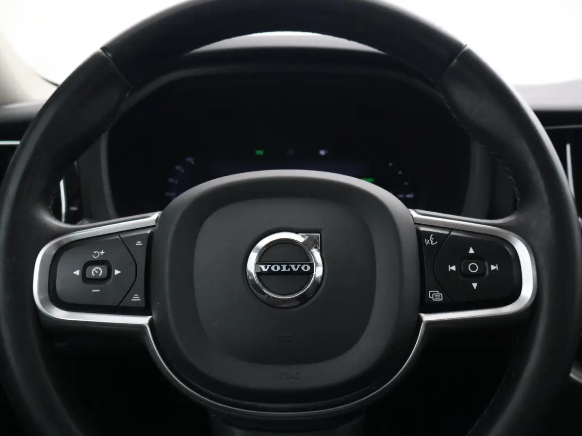 2.0 T6 350 PK PLUG-IN HYBRID AWD CORE BRIGHT + ELEK. TREKHAAK 2250 KG | PANORAMA | CARPLAY | ADAPTIVE CRUISE
