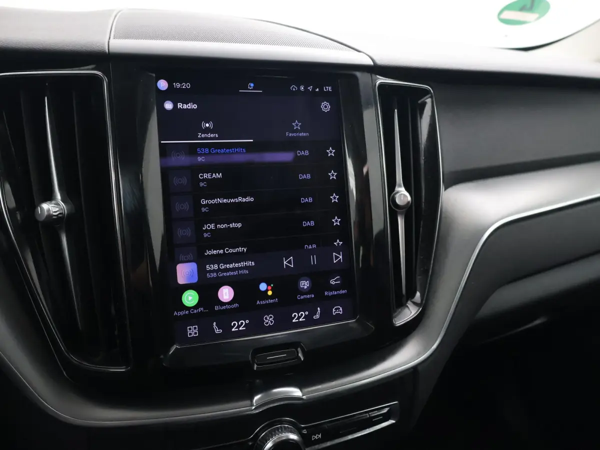 2.0 T6 350 PK PLUG-IN HYBRID AWD CORE BRIGHT + ELEK. TREKHAAK 2250 KG | PANORAMA | CARPLAY | ADAPTIVE CRUISE