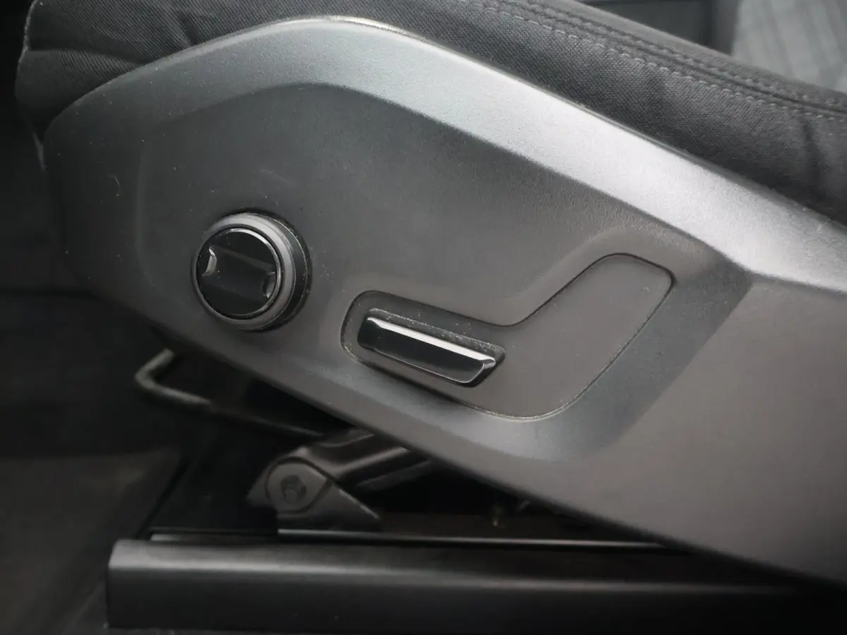2.0 T6 350 PK PLUG-IN HYBRID AWD CORE BRIGHT + ELEK. TREKHAAK 2250 KG | PANORAMA | CARPLAY | ADAPTIVE CRUISE