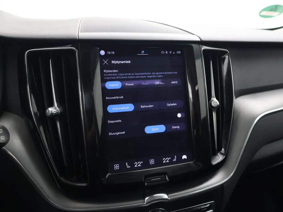 2.0 T6 350 PK PLUG-IN HYBRID AWD CORE BRIGHT + ELEK. TREKHAAK 2250 KG | PANORAMA | CARPLAY | ADAPTIVE CRUISE