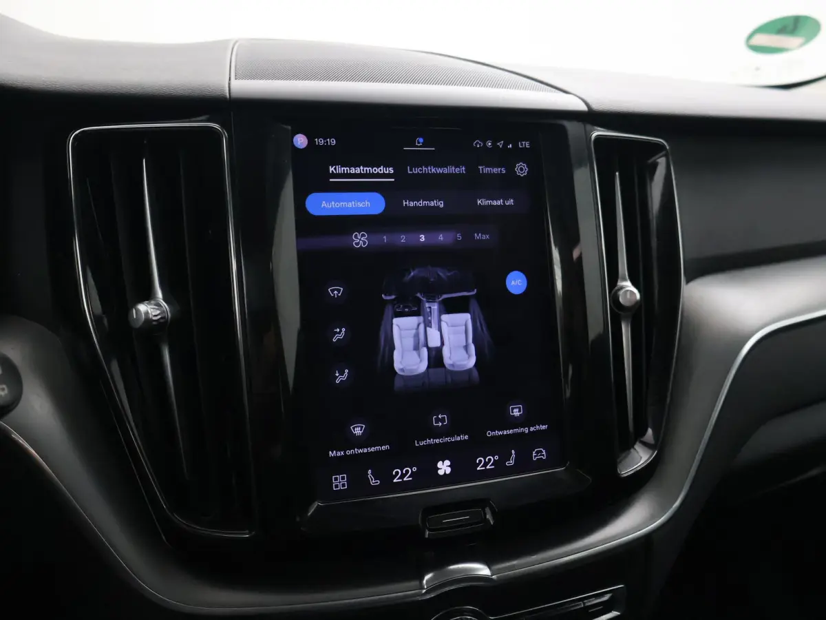 2.0 T6 350 PK PLUG-IN HYBRID AWD CORE BRIGHT + ELEK. TREKHAAK 2250 KG | PANORAMA | CARPLAY | ADAPTIVE CRUISE