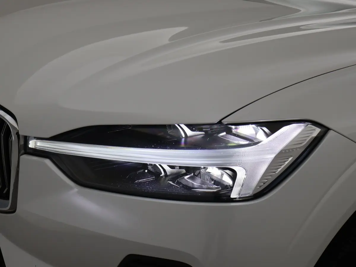 2.0 T6 350 PK PLUG-IN HYBRID AWD CORE BRIGHT + ELEK. TREKHAAK 2250 KG | PANORAMA | CARPLAY | ADAPTIVE CRUISE