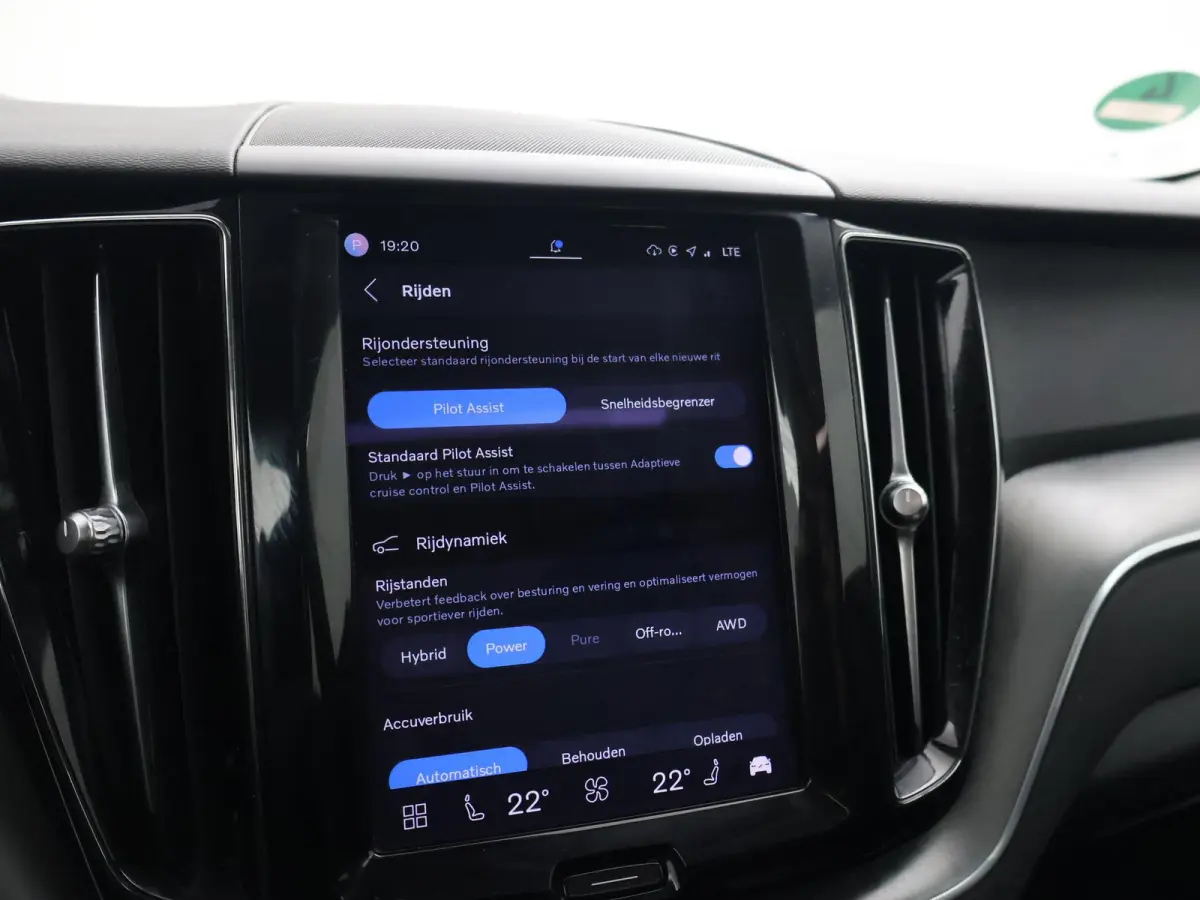 2.0 T6 350 PK PLUG-IN HYBRID AWD CORE BRIGHT + ELEK. TREKHAAK 2250 KG | PANORAMA | CARPLAY | ADAPTIVE CRUISE