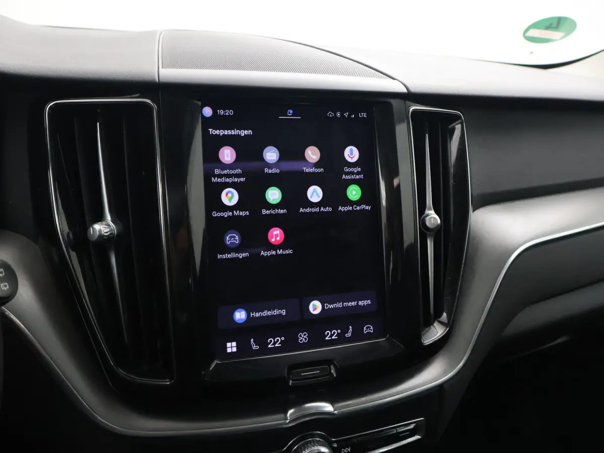 2.0 T6 350 PK PLUG-IN HYBRID AWD CORE BRIGHT + ELEK. TREKHAAK 2250 KG | PANORAMA | CARPLAY | ADAPTIVE CRUISE