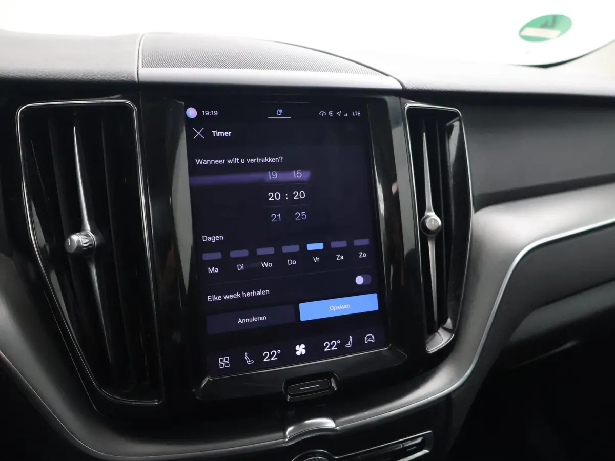 2.0 T6 350 PK PLUG-IN HYBRID AWD CORE BRIGHT + ELEK. TREKHAAK 2250 KG | PANORAMA | CARPLAY | ADAPTIVE CRUISE