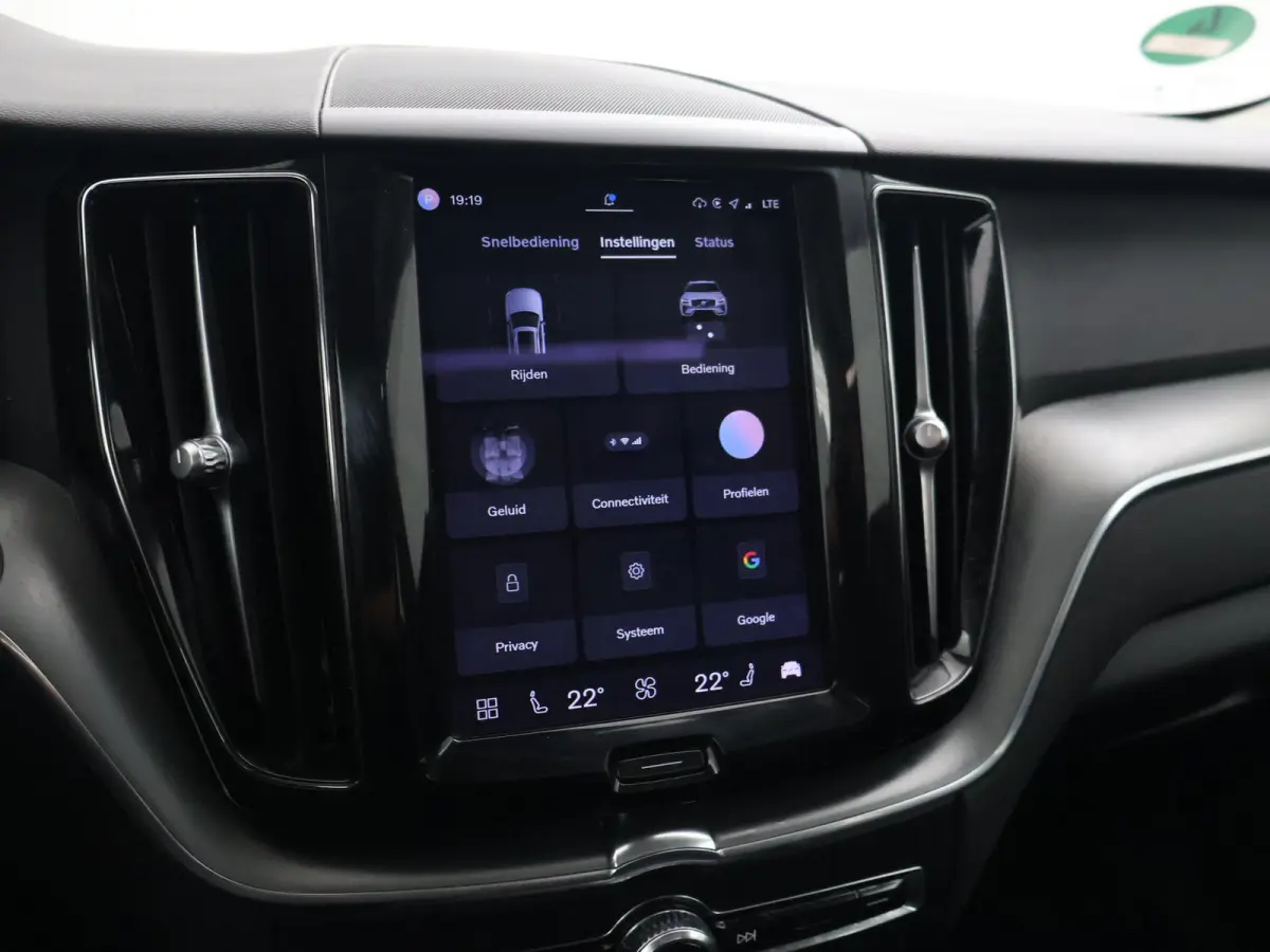 2.0 T6 350 PK PLUG-IN HYBRID AWD CORE BRIGHT + ELEK. TREKHAAK 2250 KG | PANORAMA | CARPLAY | ADAPTIVE CRUISE