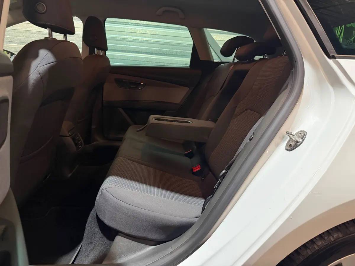 1.0 EcoTSI Style AUT/NAVI/CRUISE/CARPLAY/KEYLESS/PDC/LANE-ASSIST/NAP/GARANTIE