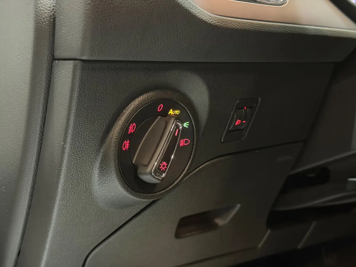 1.0 EcoTSI Style AUT/NAVI/CRUISE/CARPLAY/KEYLESS/PDC/LANE-ASSIST/NAP/GARANTIE