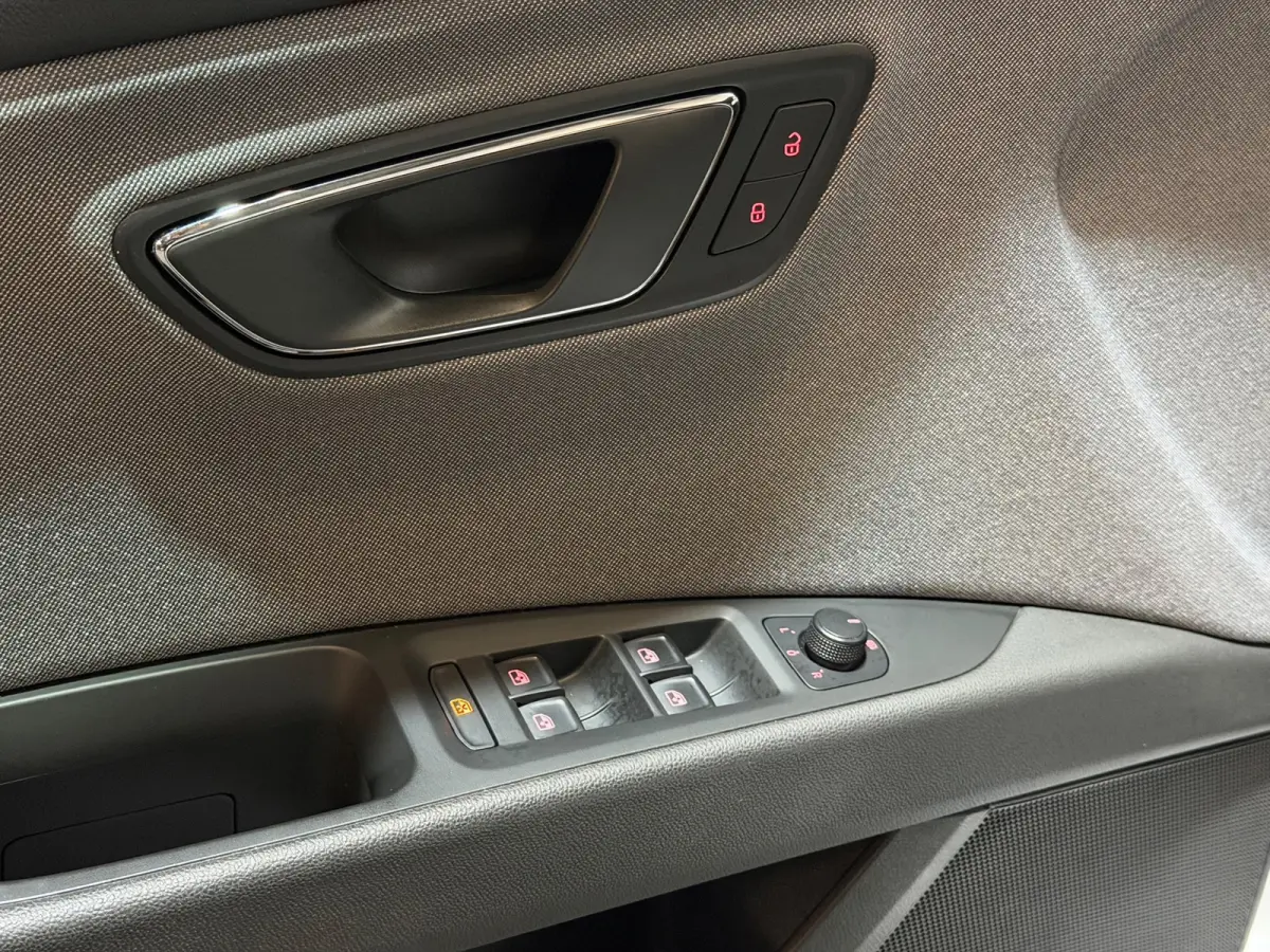 1.0 EcoTSI Style AUT/NAVI/CRUISE/CARPLAY/KEYLESS/PDC/LANE-ASSIST/NAP/GARANTIE