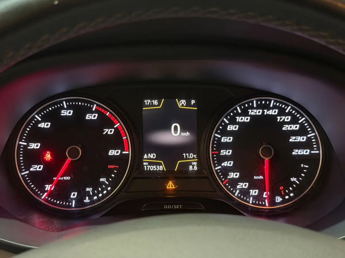 1.0 EcoTSI Style AUT/NAVI/CRUISE/CARPLAY/KEYLESS/PDC/LANE-ASSIST/NAP/GARANTIE