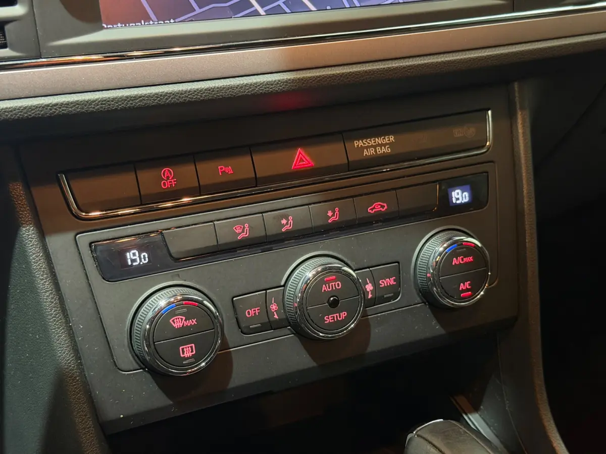 1.0 EcoTSI Style AUT/NAVI/CRUISE/CARPLAY/KEYLESS/PDC/LANE-ASSIST/NAP/GARANTIE