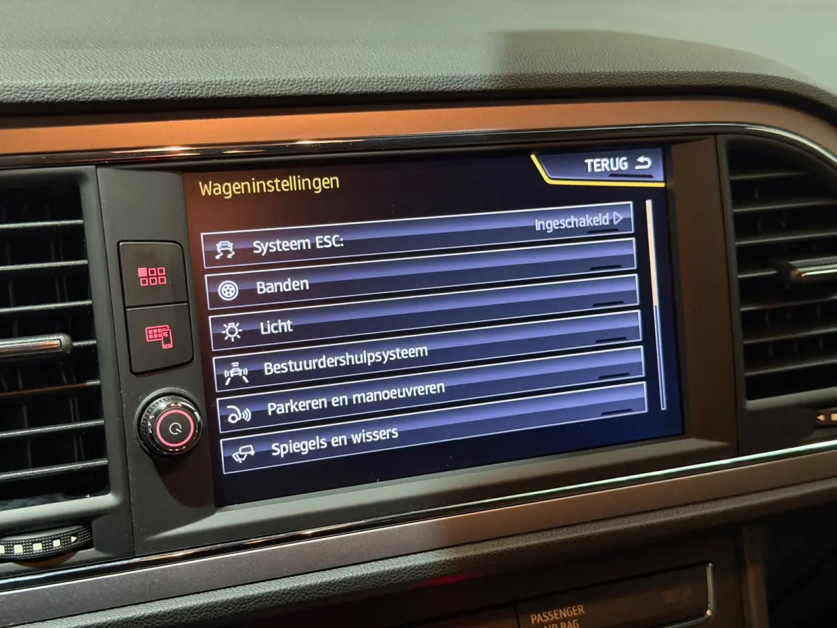 1.0 EcoTSI Style AUT/NAVI/CRUISE/CARPLAY/KEYLESS/PDC/LANE-ASSIST/NAP/GARANTIE