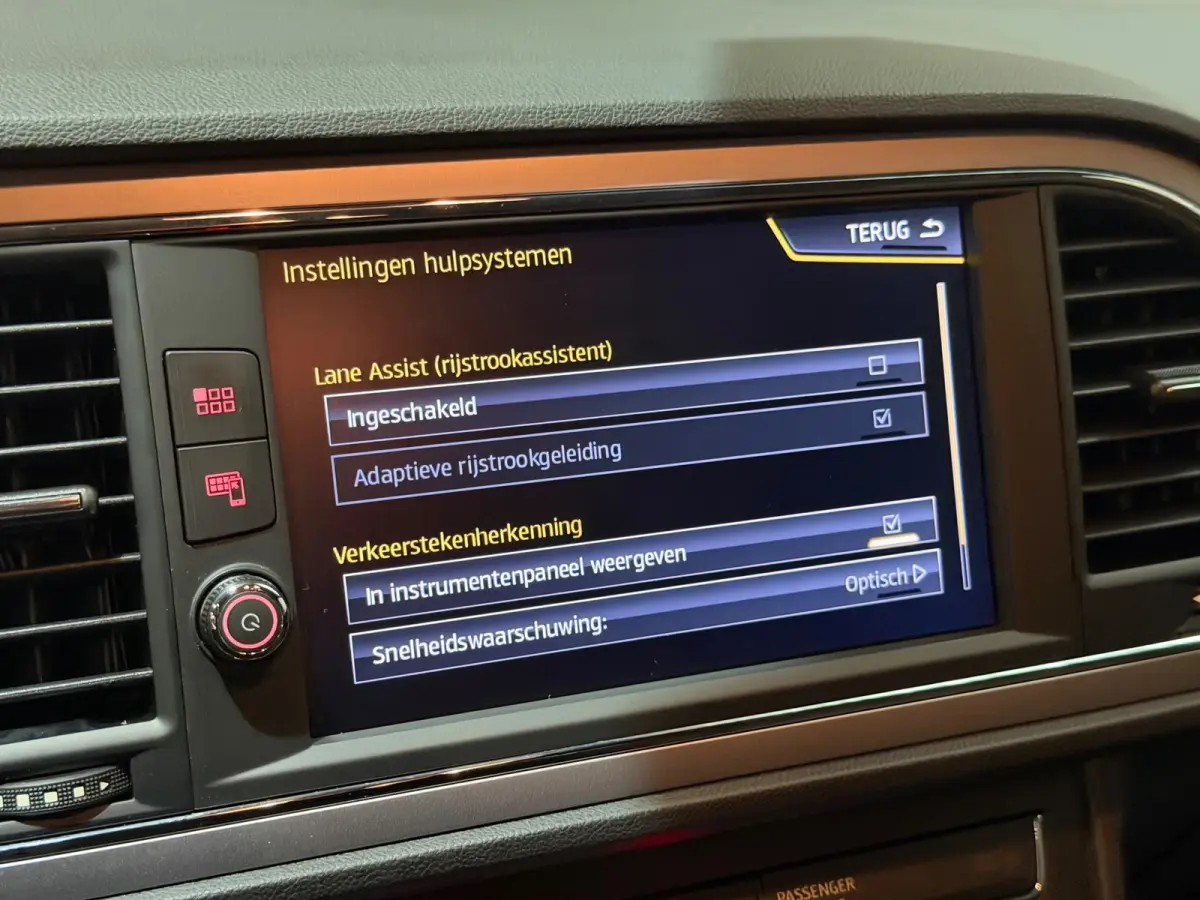 1.0 EcoTSI Style AUT/NAVI/CRUISE/CARPLAY/KEYLESS/PDC/LANE-ASSIST/NAP/GARANTIE
