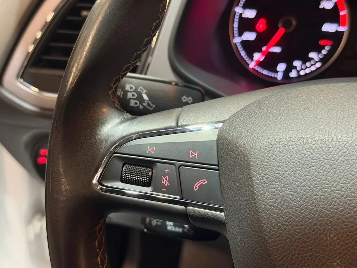 1.0 EcoTSI Style AUT/NAVI/CRUISE/CARPLAY/KEYLESS/PDC/LANE-ASSIST/NAP/GARANTIE