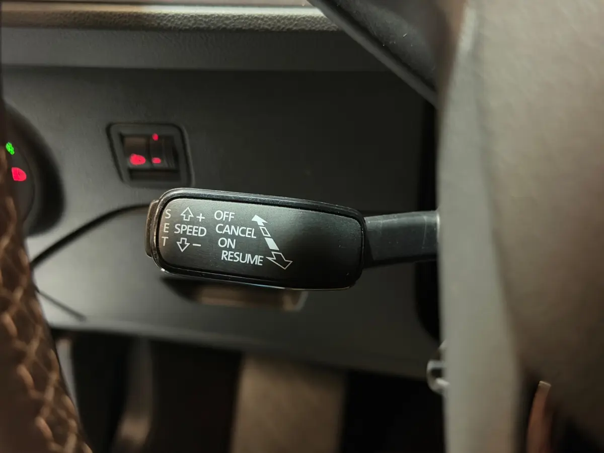 1.0 EcoTSI Style AUT/NAVI/CRUISE/CARPLAY/KEYLESS/PDC/LANE-ASSIST/NAP/GARANTIE