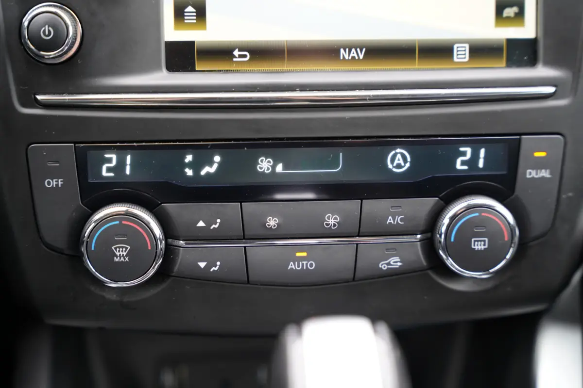 Kadjar TCe Intens 131pk | | Apple Carplay/Android Auto | Dab | Lichtmetalen velgen 17" | Navigatiesysteem full map | Parkeersensor voor en achter | Trekhaak | Dealer onderhouden!
