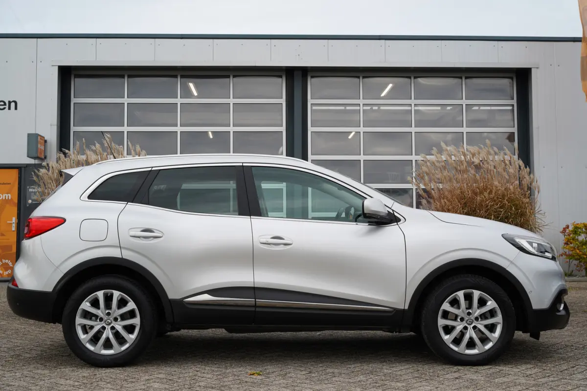 Kadjar TCe Intens 131pk | | Apple Carplay/Android Auto | Dab | Lichtmetalen velgen 17" | Navigatiesysteem full map | Parkeersensor voor en achter | Trekhaak | Dealer onderhouden!